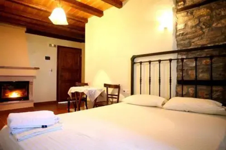 Room 4 of 9