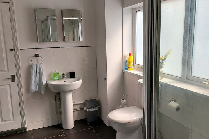 Room 25 of 28