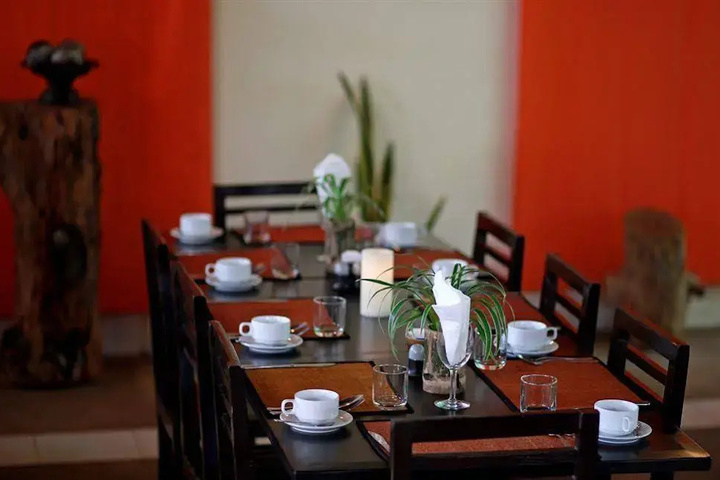 Dining 21 of 24