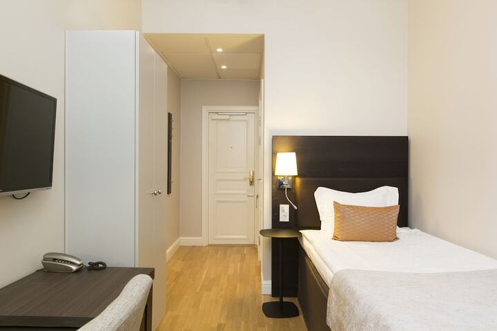 Room 43 of 65