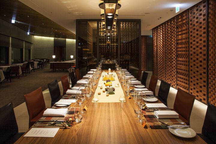 Dining 34 of 52