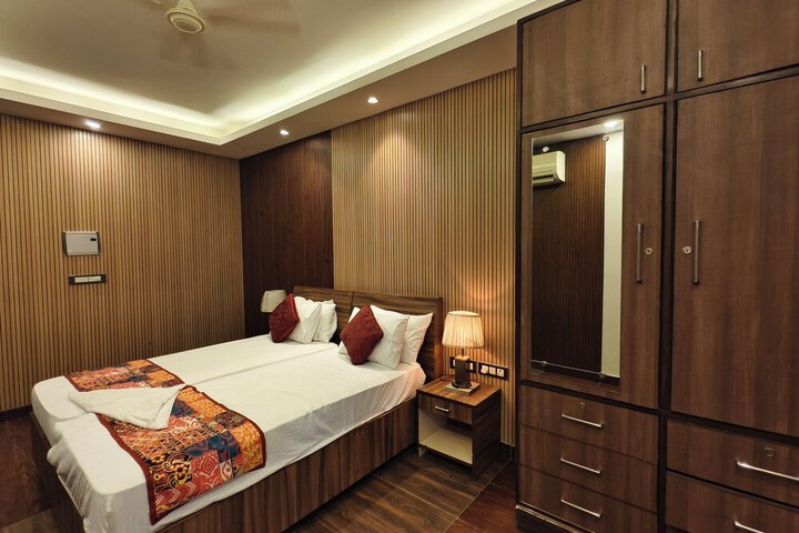 Room 15 of 90