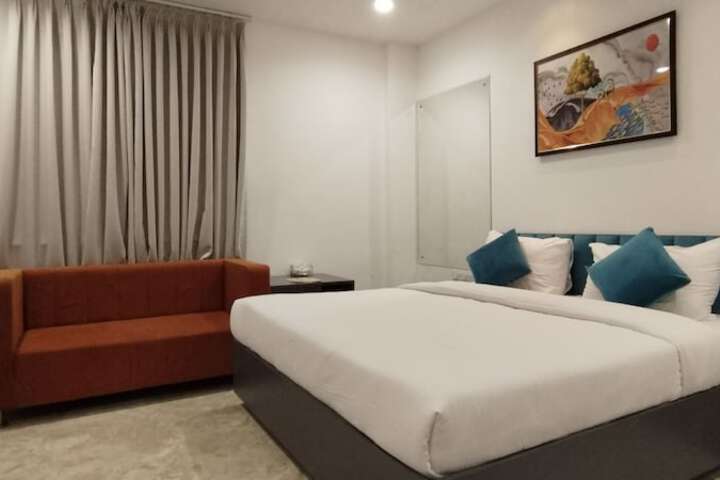 Room 7 of 16