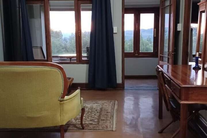 Room 53 of 96