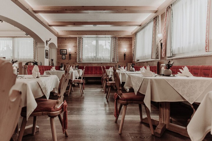 Dining 38 of 60