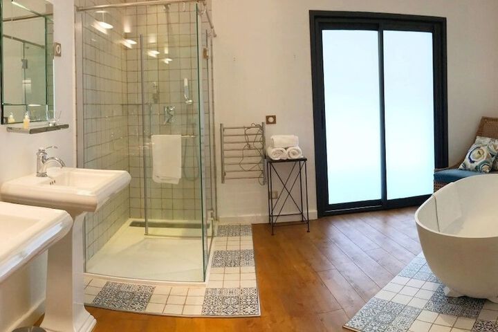 Room 16 of 36