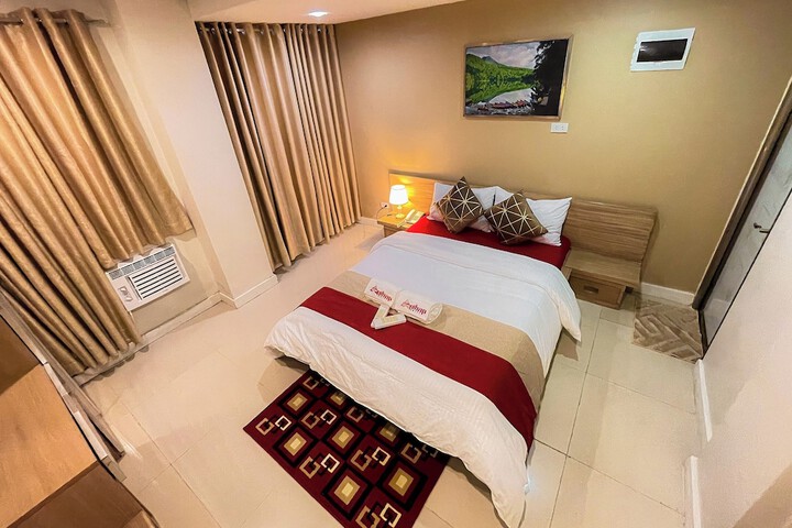 Room 35 of 77
