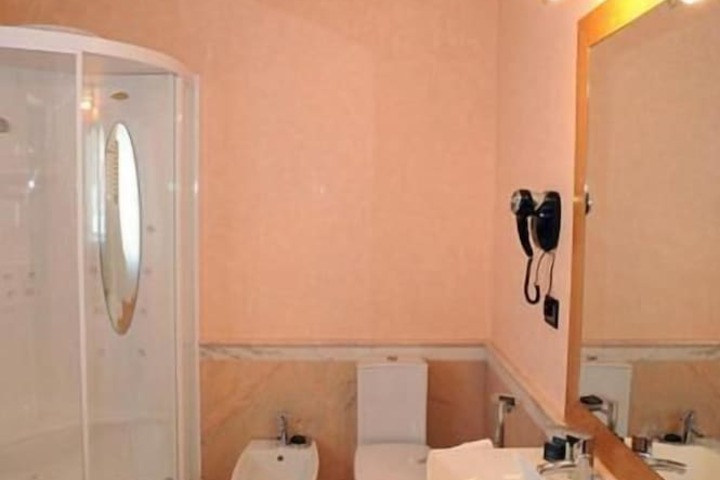 Room 20 of 33