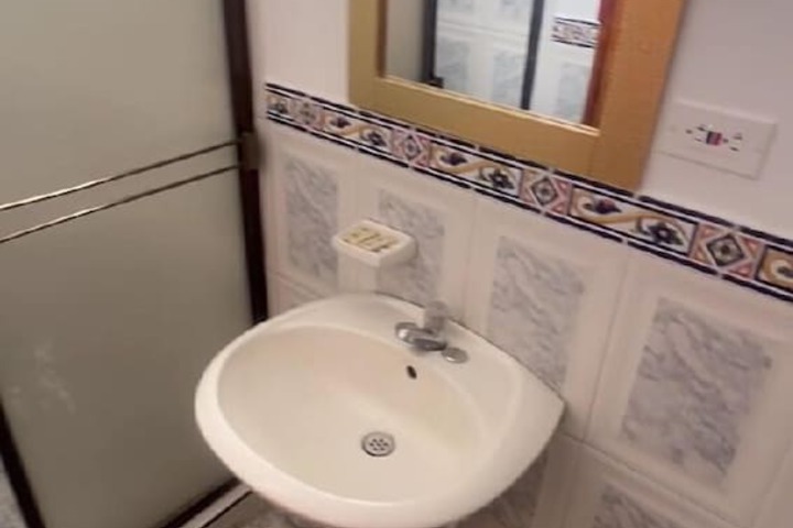 Room 10 of 15