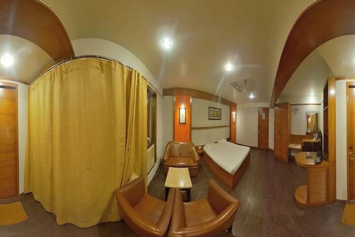 Room 22 of 38