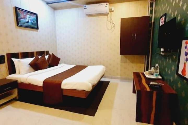 Room 9 of 42
