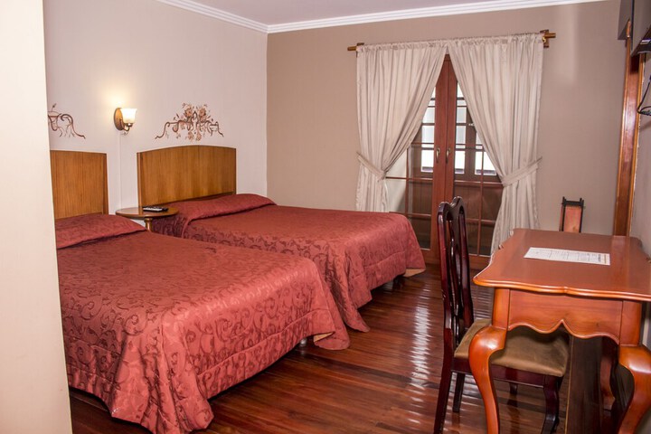 Room 3 of 8
