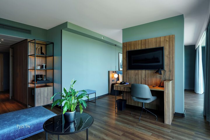 Room 27 of 71