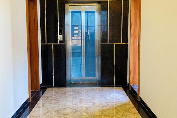 Stay 10 Parallel Apartment Hotel