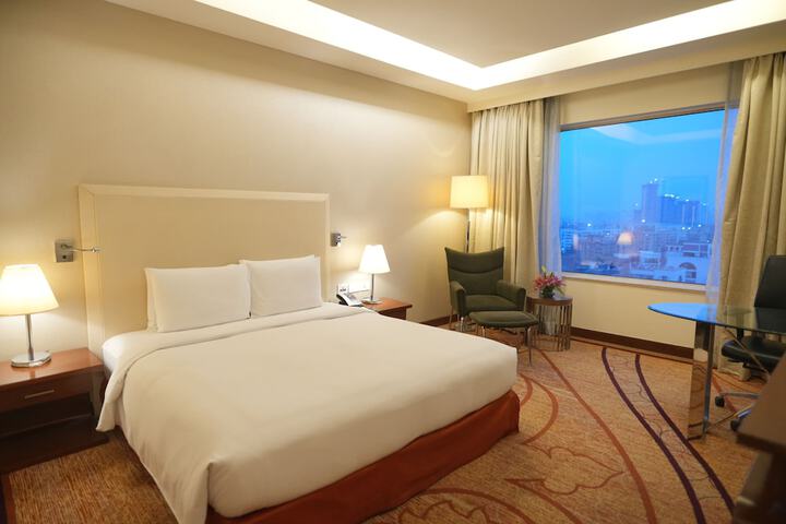 Room 10 of 73