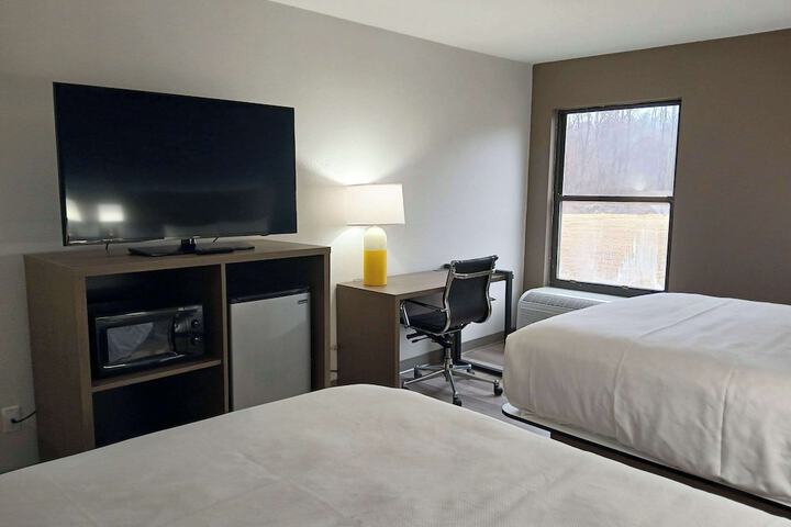 2 Queen Beds (11 of 20)