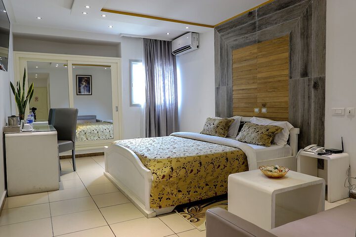 Room 7 of 30