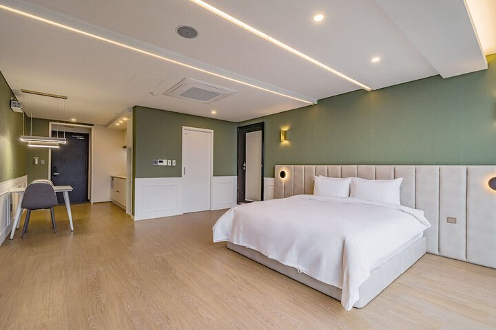Room 25 of 144