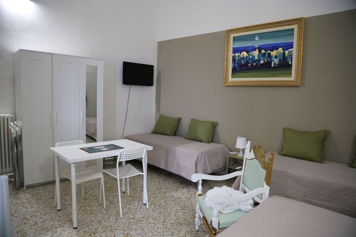 Room 6 of 36