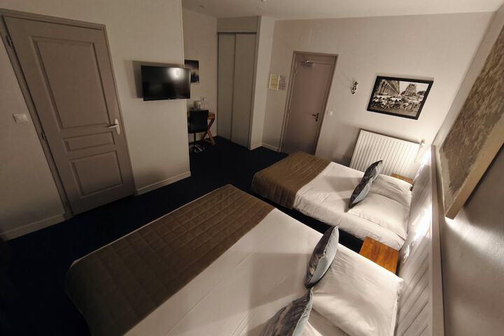 Room 13 of 44