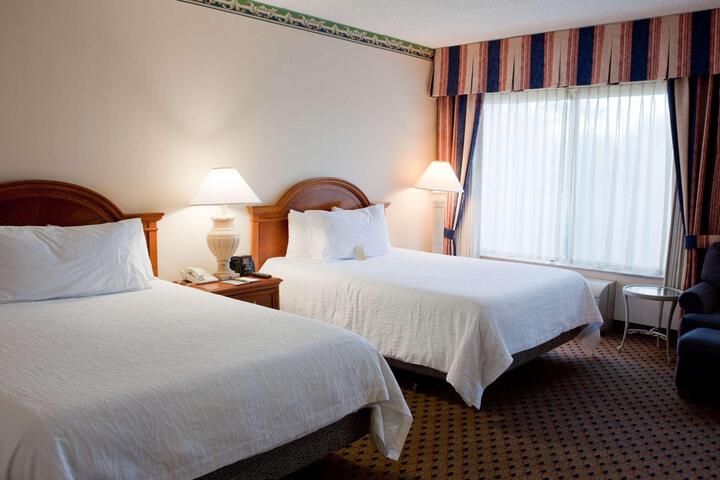 2 Queen Beds (9 of 13)