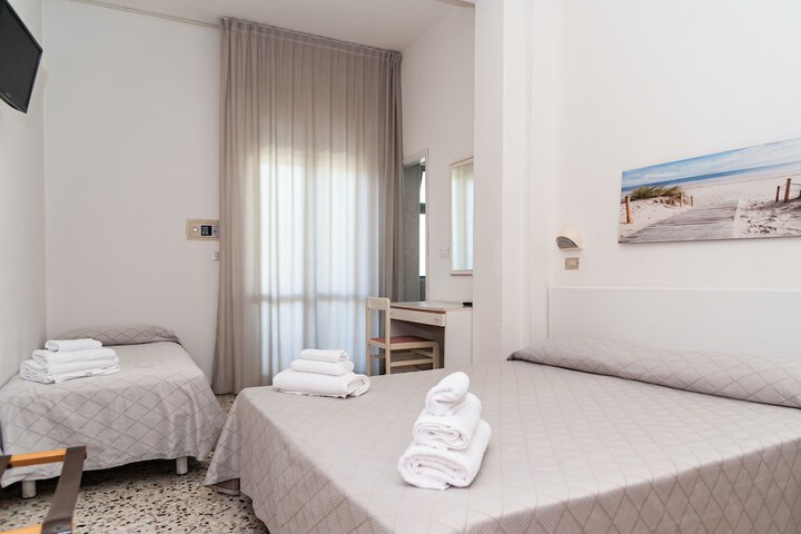 Room 3 of 37