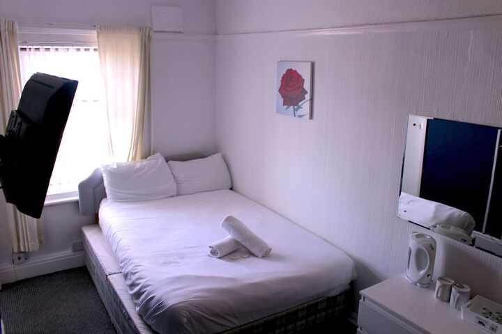Room 42 of 106