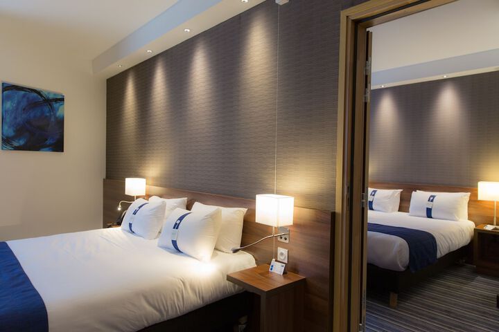 Room 8 of 48