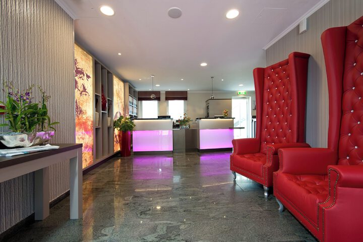Entrance & Lobby