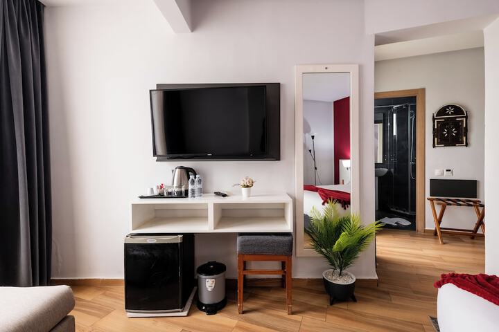 Room 32 of 85
