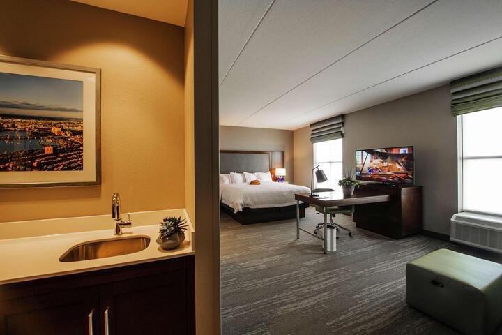 King Accessible Room with Refrigerator Non-Smoking (6 of 27)