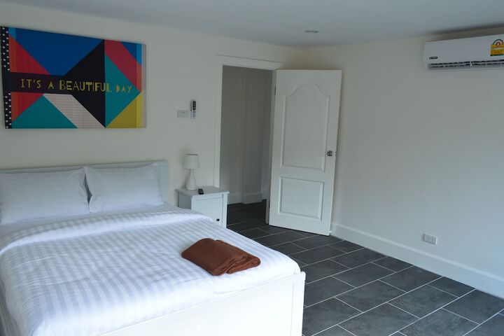 Room 8 of 353