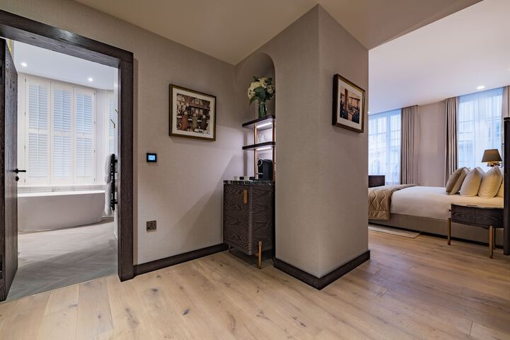 Room 4 of 121