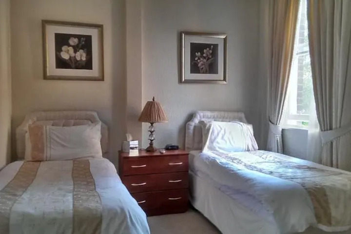 CARLETON HOUSE HOTEL