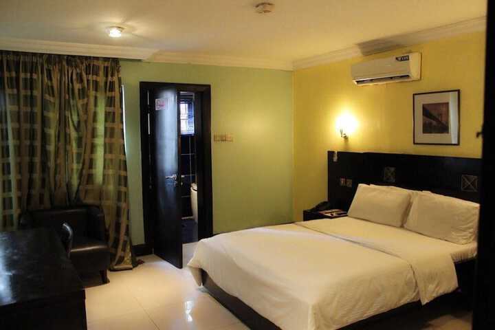 Room 7 of 35