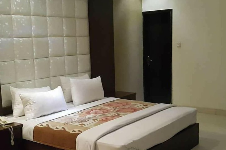 Room 10 of 21
