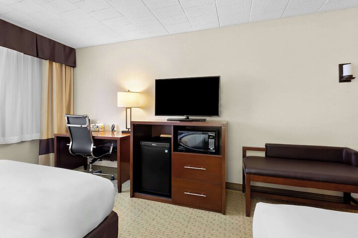Standard Room, King or Two Doubles (1 of 9)