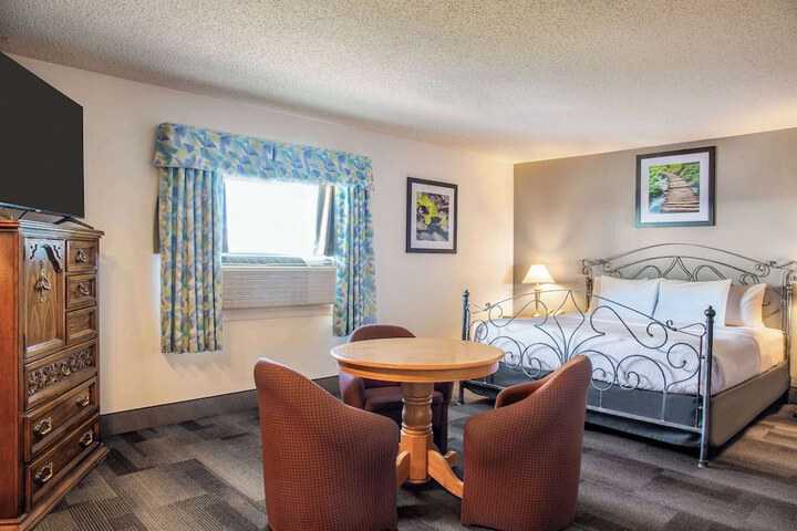 Room 34 of 81