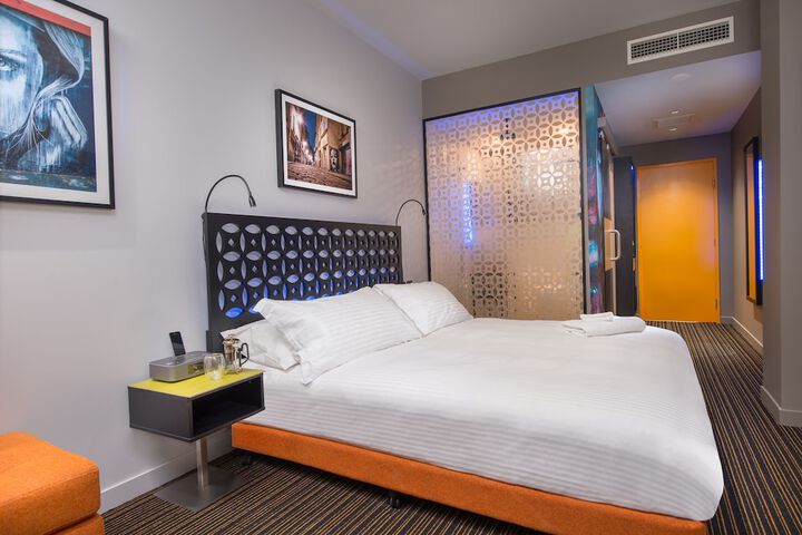 Room 37 of 61