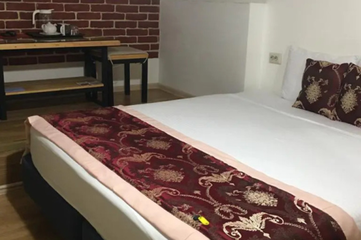 Room 14 of 14