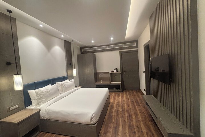 Room 11 of 20