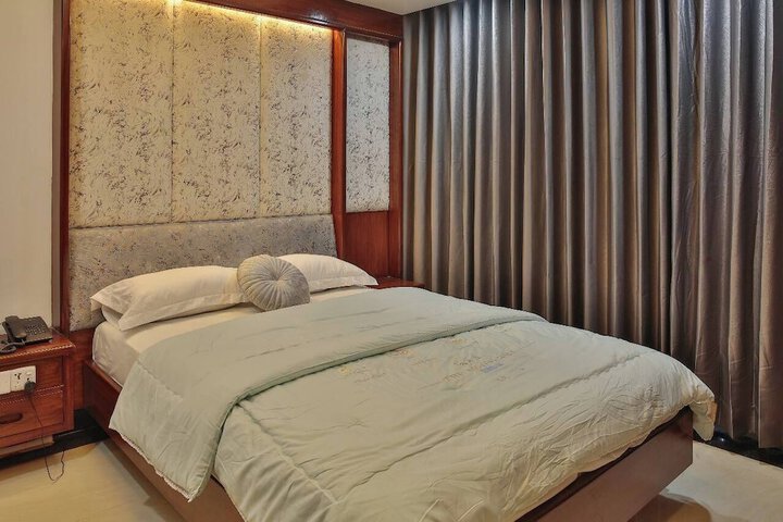 Room 6 of 32