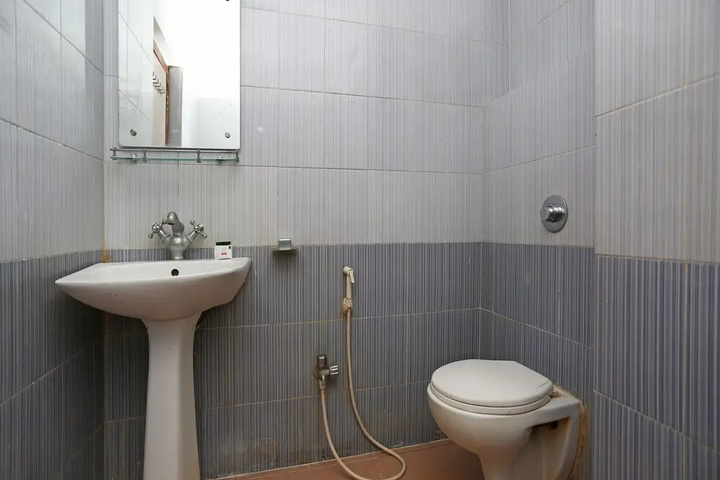 Room 8 of 12