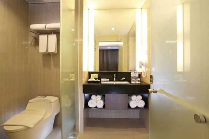 Room 21 of 43
