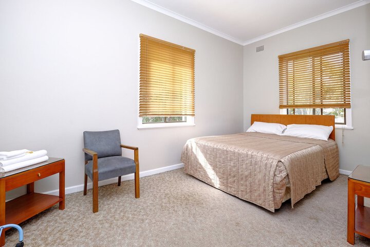 Room 2 of 38