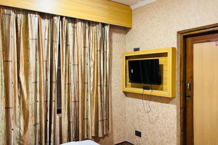 Room 4 of 20