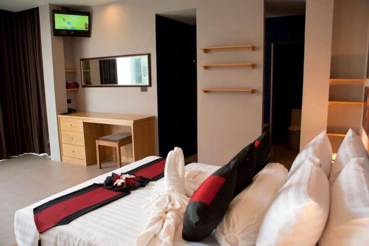 Room 9 of 38