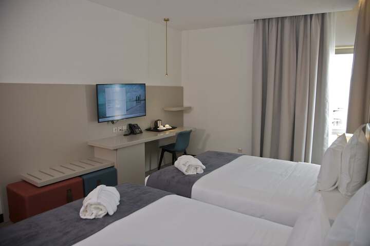 Room 10 of 37