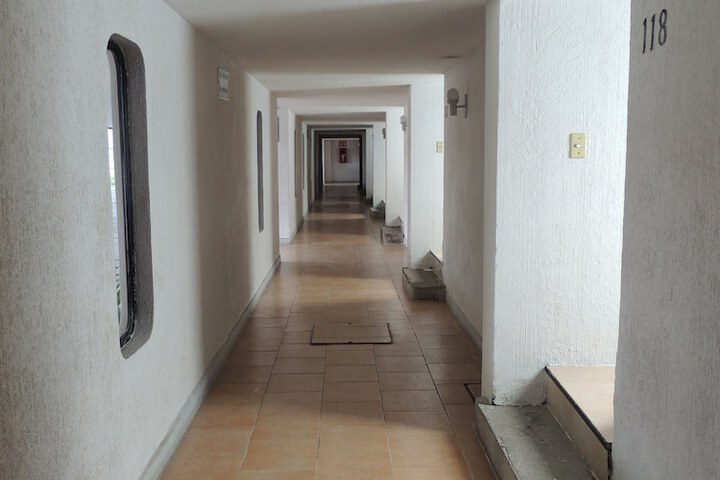 Room 32 of 49