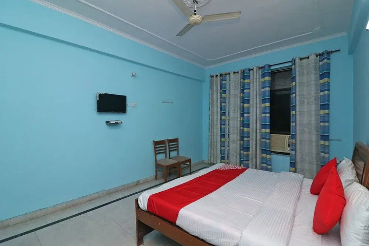 Room 5 of 9